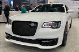 Chrysler 300C 2023 року виглядає як вишукана оправа